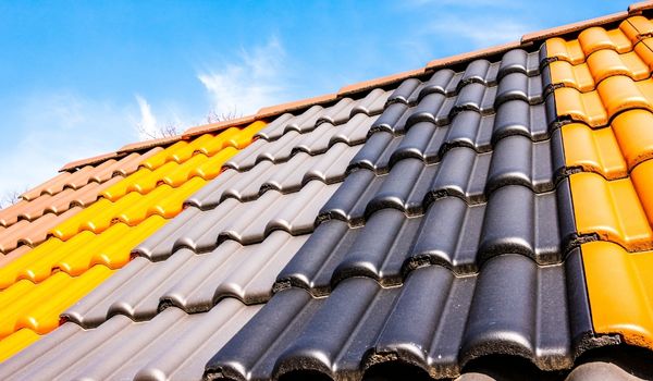 Dakpannen coaten in gewenste kleur