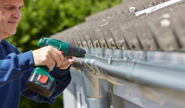 Lekkage dakgoot lasnaad reparatie