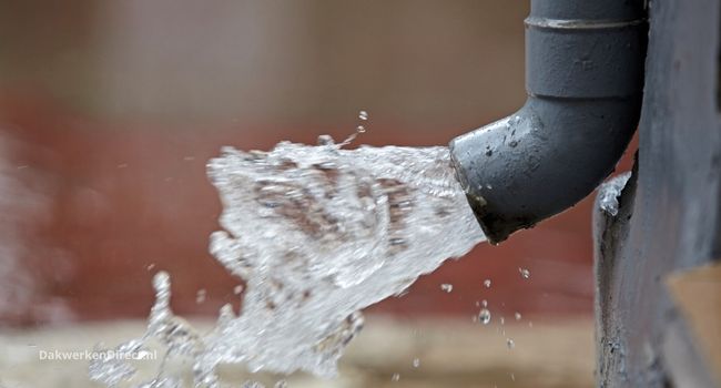 Regenpijp waterafvoer
